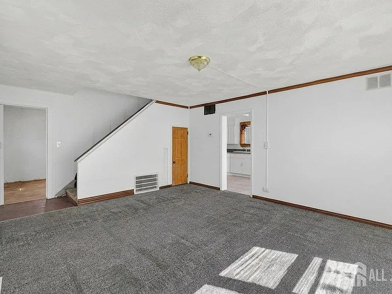 6 Farm Ln — Photo 3