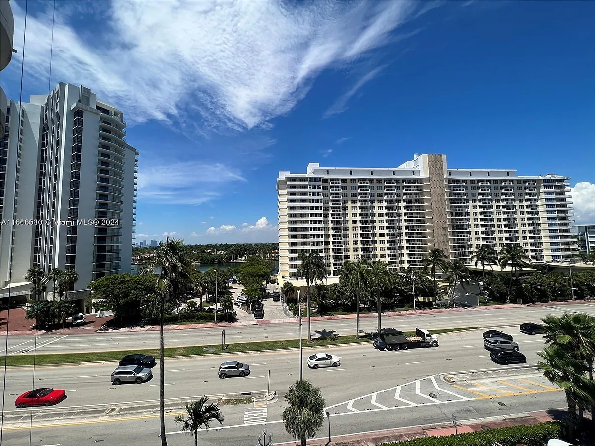 Building Photo - 5555 Collins Ave #7T