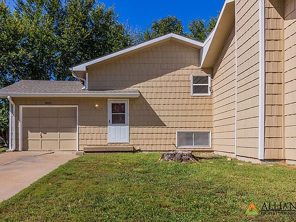 2nd image of 2025-27 Shirley Ln #2025