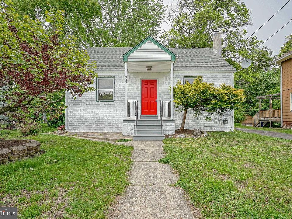 1st image of 323 Jackson Ave