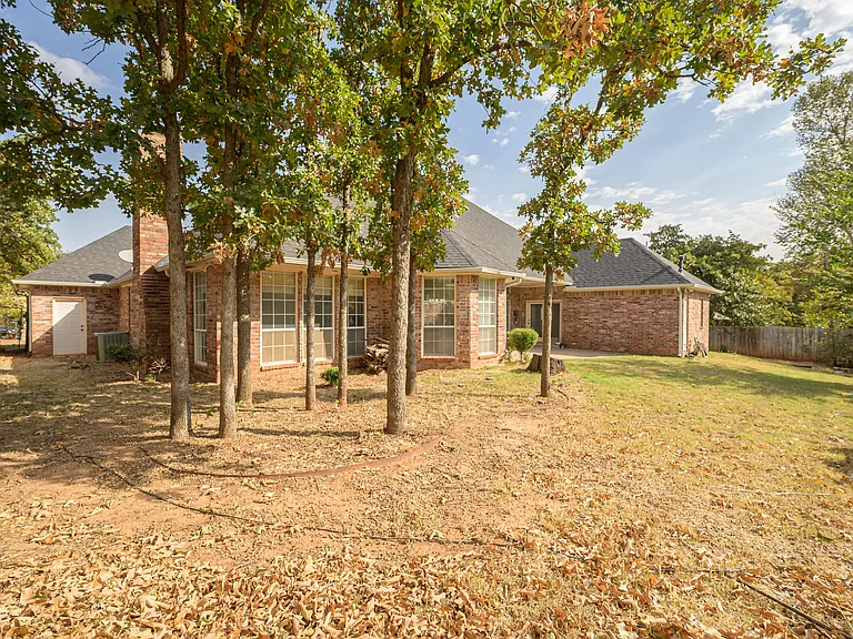 2424 Ashebury Way — Photo 49