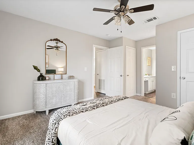 The Grove Apartments — Photo 11
