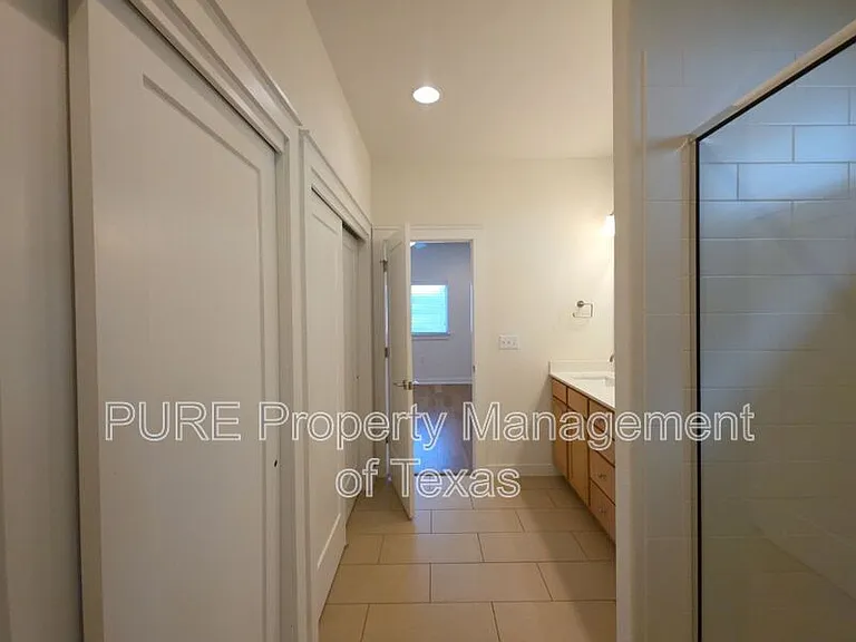 6800 Menchaca Rd #4 — Photo 11