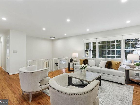 4th image of 11712 Seven Locks Rd