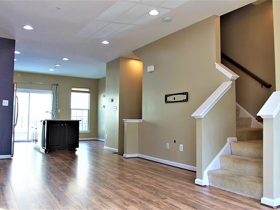 4th image of 22483 Glenbow Way