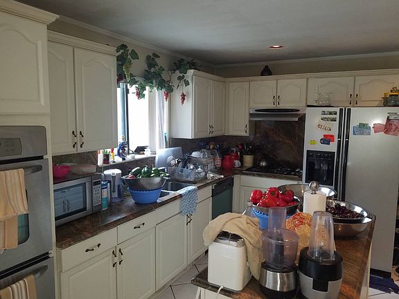 4th image of 15 Gooseberry Ln