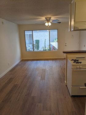 3rd image of 1213 Venice Blvd APT 3