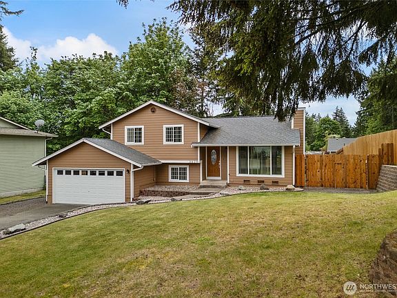 3rd image of 3620 Westminster Drive SE