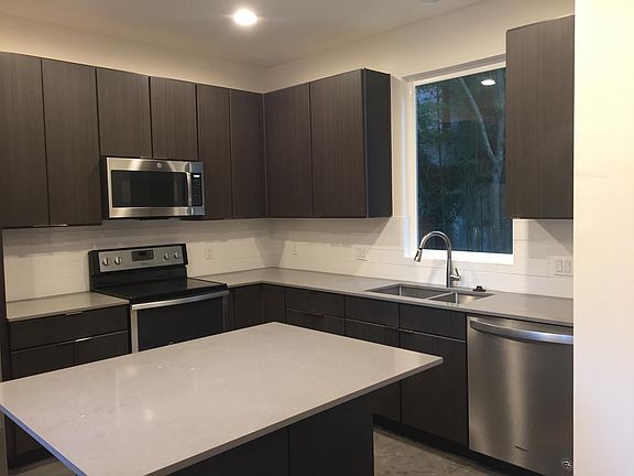 4th image of 311 E Live Oak St #B