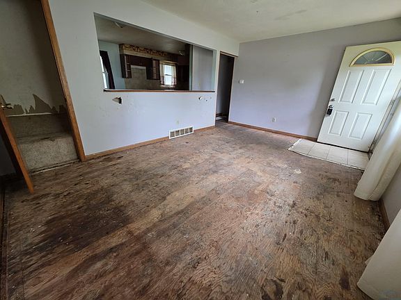 2nd image of 3416 Carmel Ct