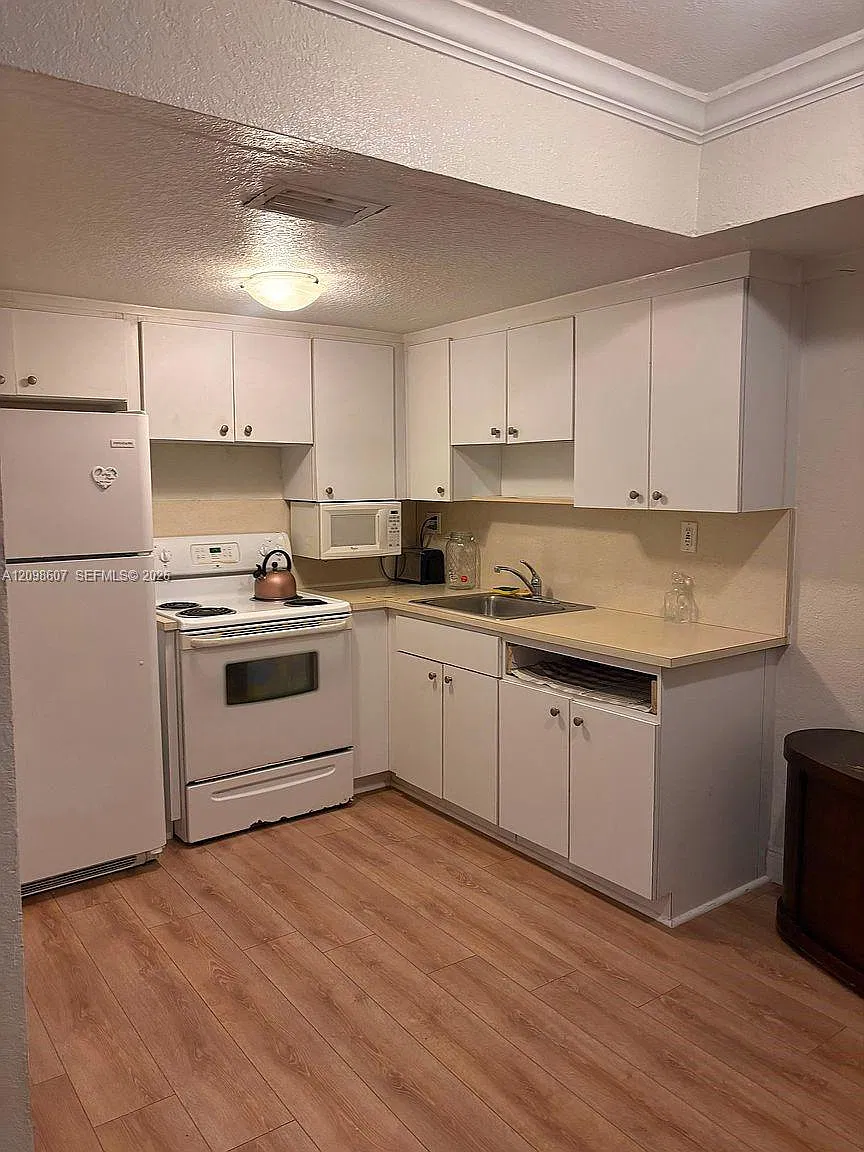 Biscayne Breeze Condo — Photo 3