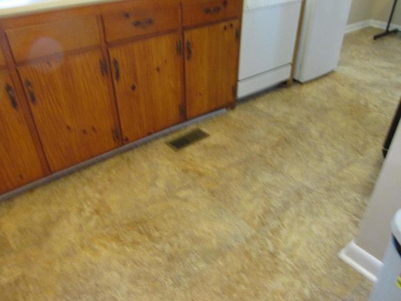 4th image of 3095 Peach St NE