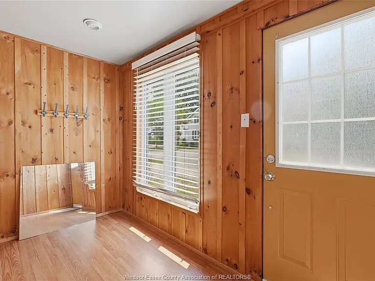 82 Pearl St W — Photo 4
