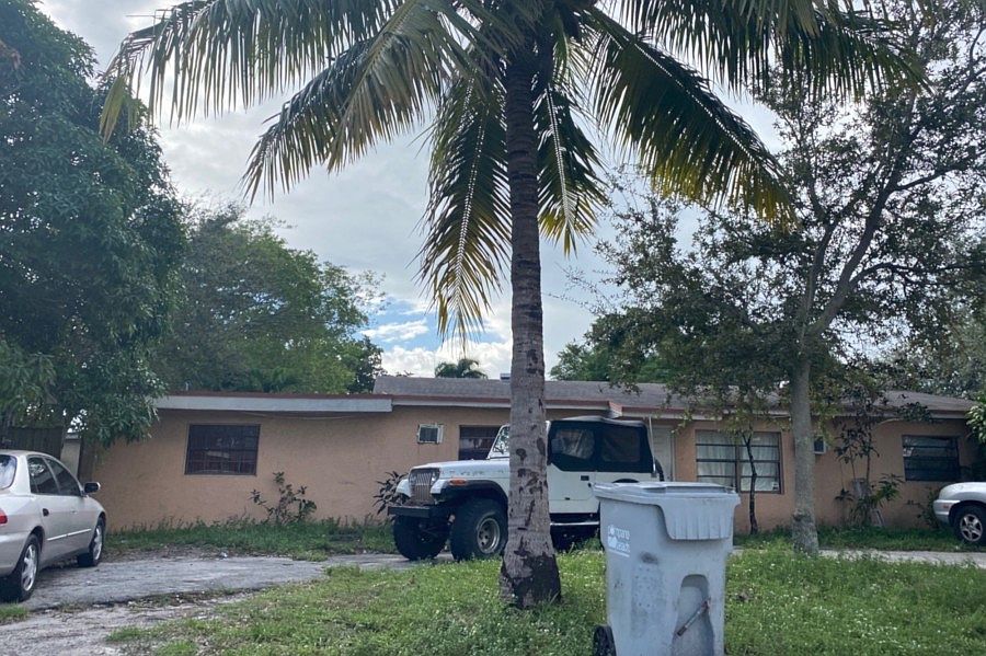 1st image of 10 NE 21st Ct
