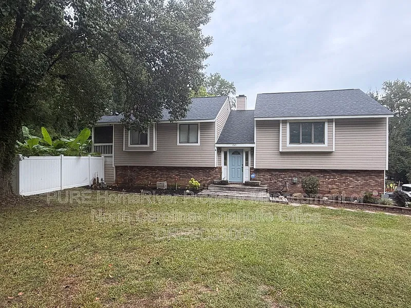 4 bed, 3.0 bath, 1449 sqft, $2,400 — Photo 2