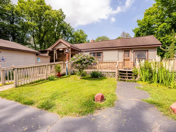 9524 Red Arrow Hwy, Watervliet, MI 49098