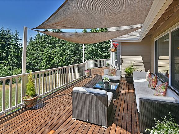 3rd image of 10527 NE Misty Glen Way
