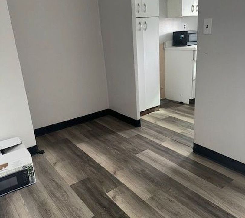 2nd image of 150 8th St SW #3