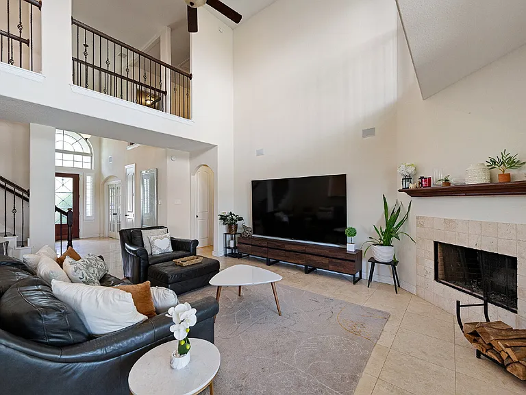 4627 Miramar Dr — Photo 8