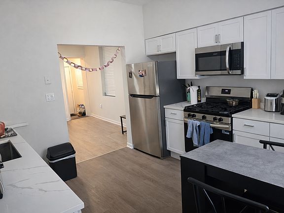 5th image of 2136 N Clifton Ave