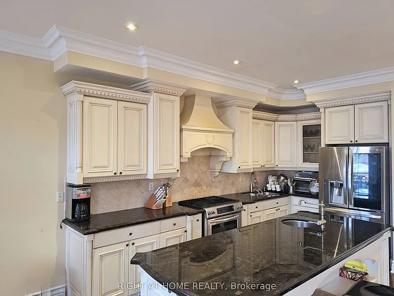 378 Douglas Ave — Photo 12
