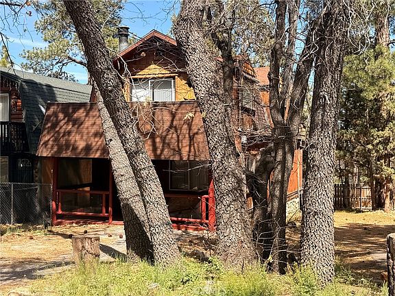 4th image of 351 Pine Ln