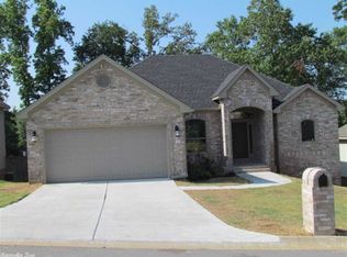 39 Woodridge Dr, Little Rock, AR 72204