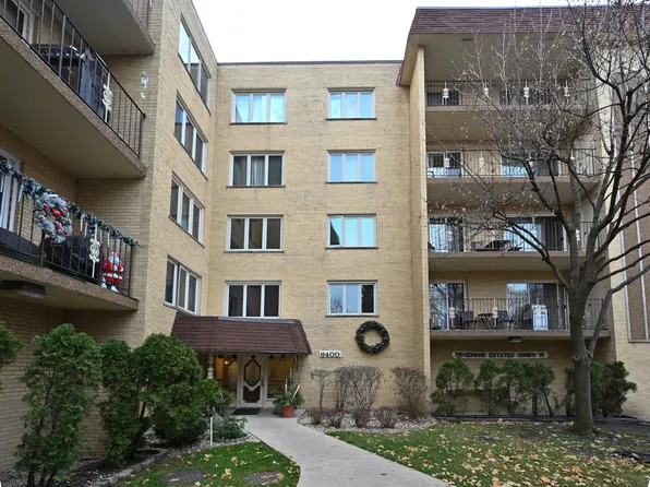 6400 W Belle Plaine Ave APT 310, Chicago, IL 60634