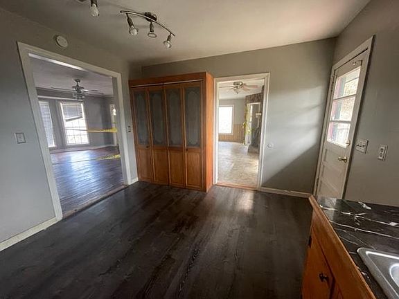 4th image of 310 John Allen St