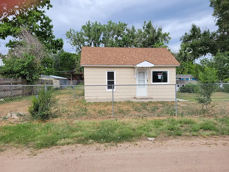 802 Pawnee St — Photo 2