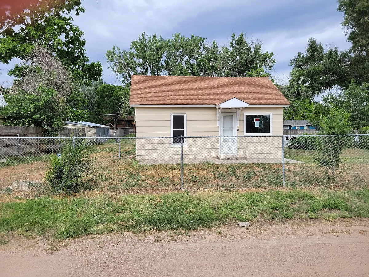 Building Photo - 802 Pawnee St