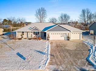 548 Eagle Dr, Oconto Falls, WI 54154