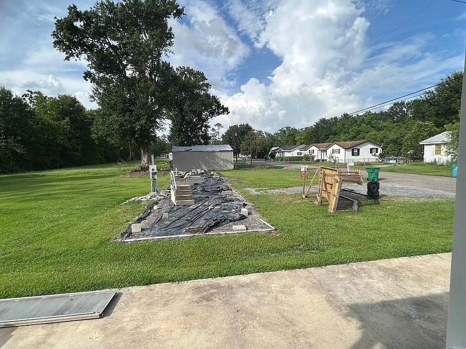 2nd image of 283 Louise Ln