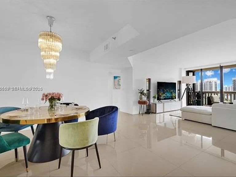 1000 W Island Blvd #2508 — Photo 9