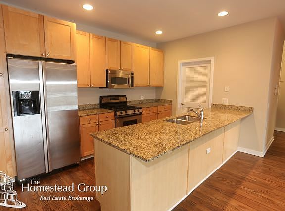 2nd image of 910 W Chicago Ave Unit 202