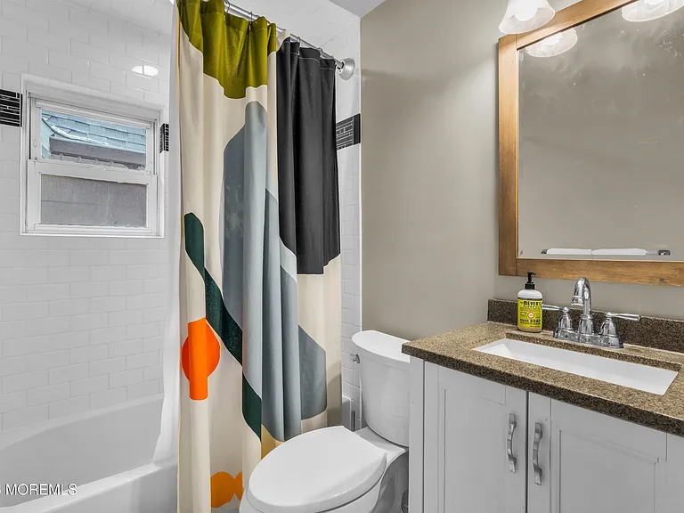 1208 Bond St — Photo 17