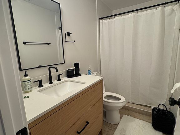 2nd image of 701 N Tamarind Ave