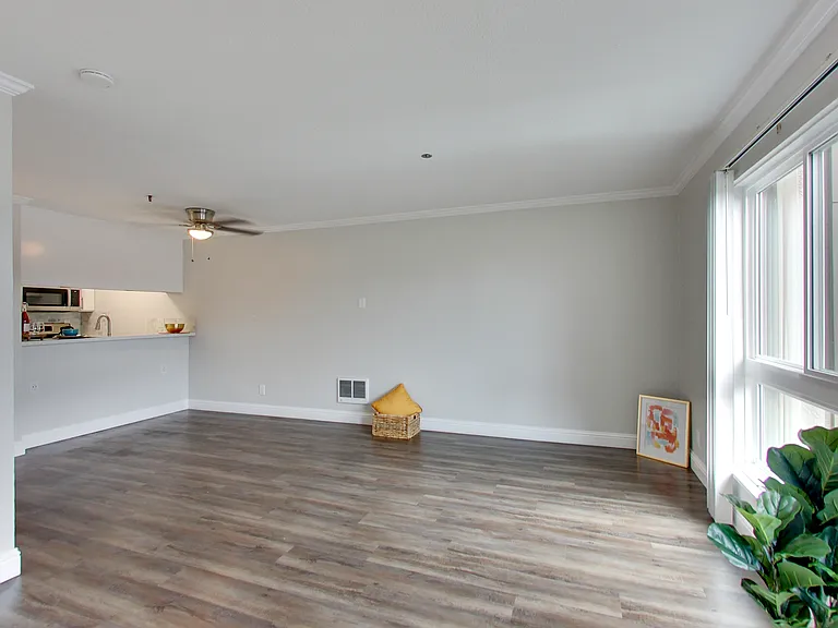 378 Van Buren - Renovated 2bed and 1bed units - Beautiful Building! — Photo 25