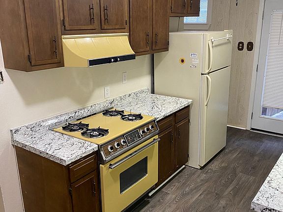 4th image of 551 Sandalwood Ln