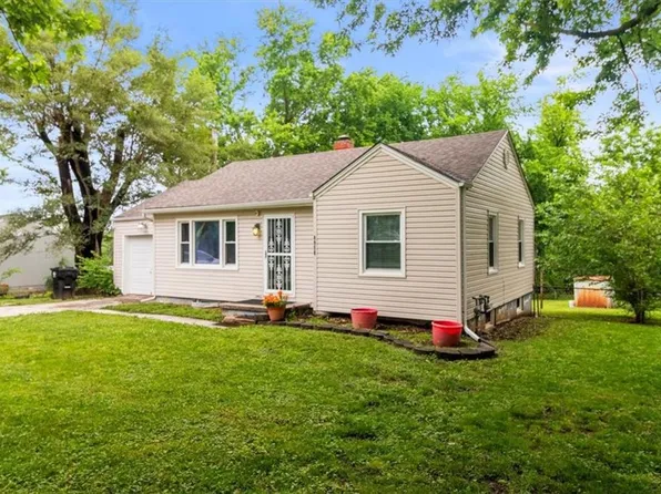 8958 E 55th St, Raytown, MO 64133
