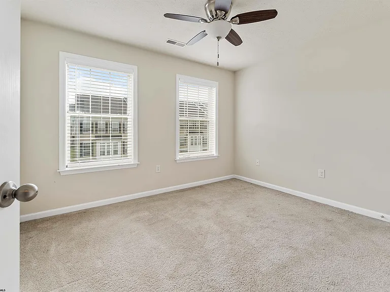 3313 Sun Ct — Photo 25