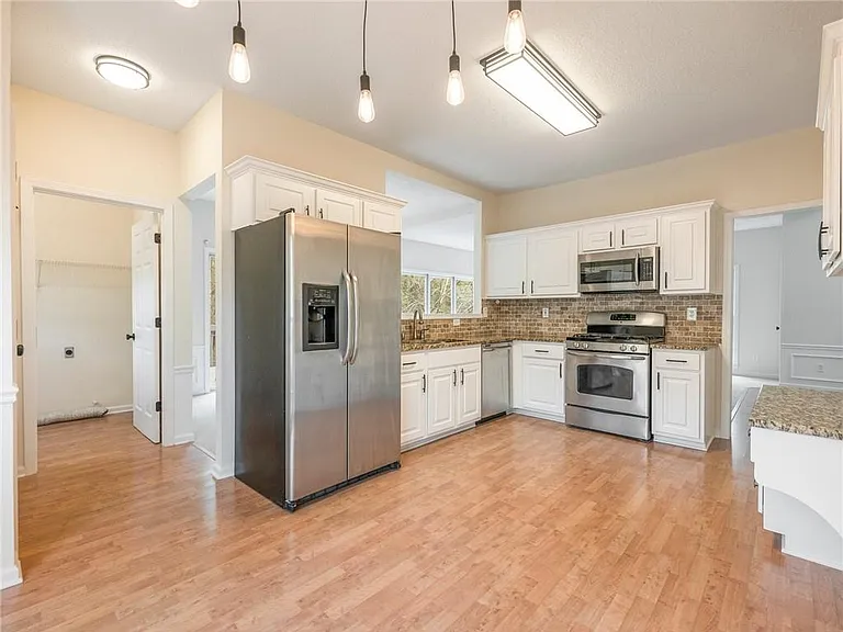 10100 Barston Ct — Photo 8