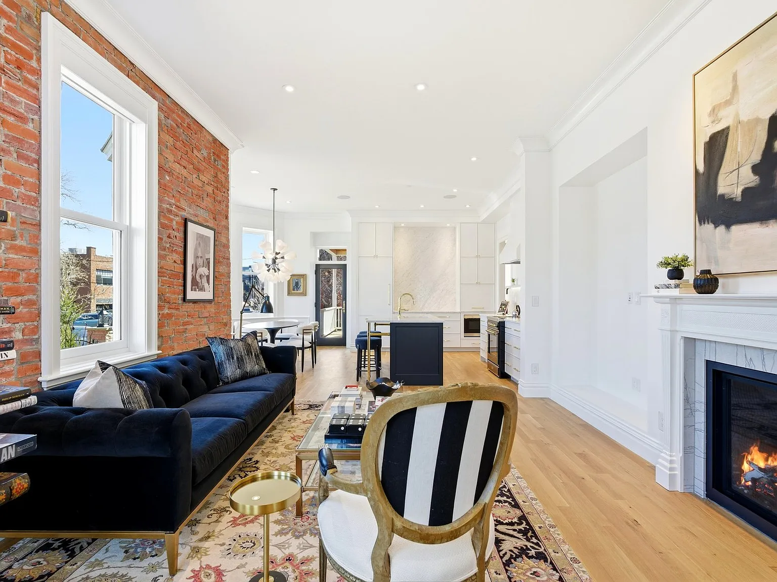 2 bed, 1400 sqft, $10,000 — Photo 2
