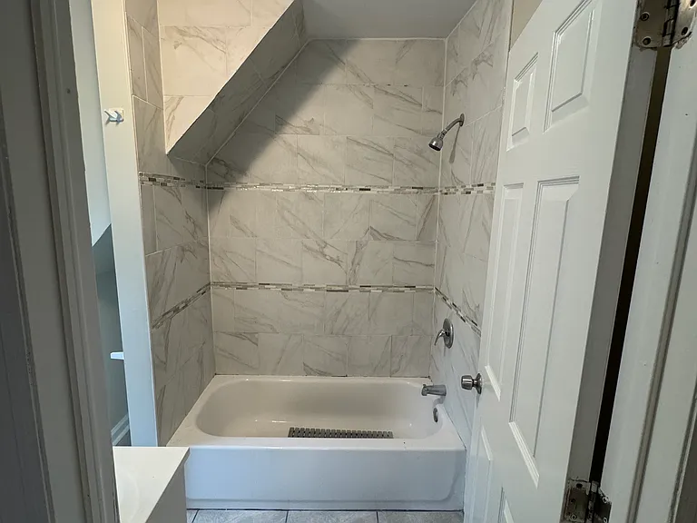195 N 11th St #3 — Photo 7