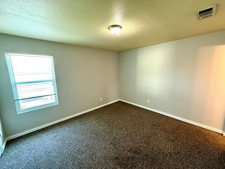2324 Bloomfield Dr — Photo 10