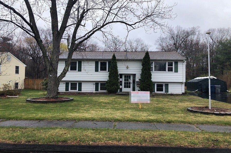 1st image of 32 Woodside Ln