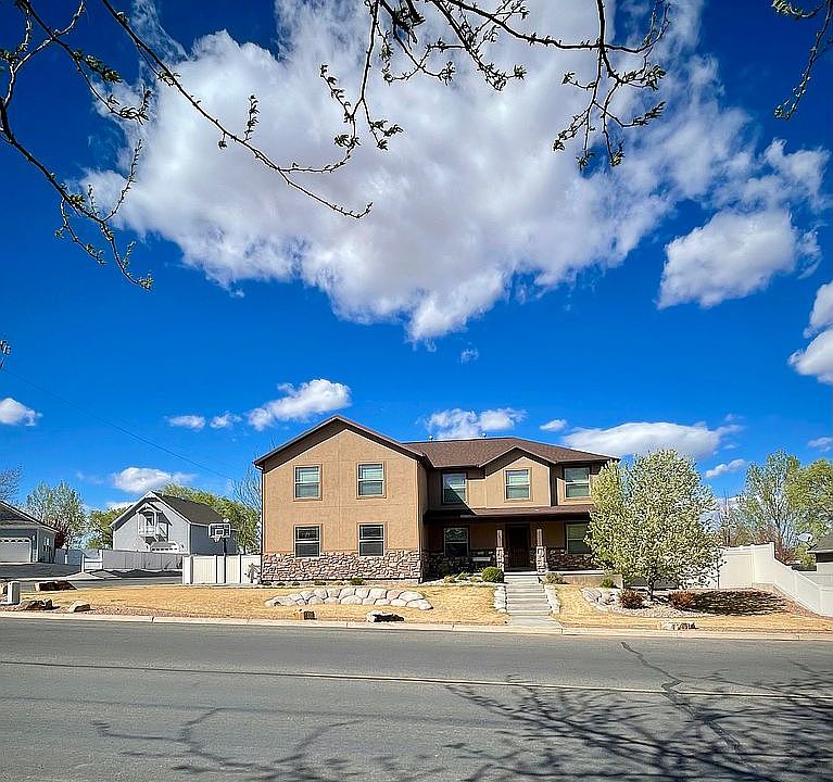 1st image of 894 W Lagoon St
