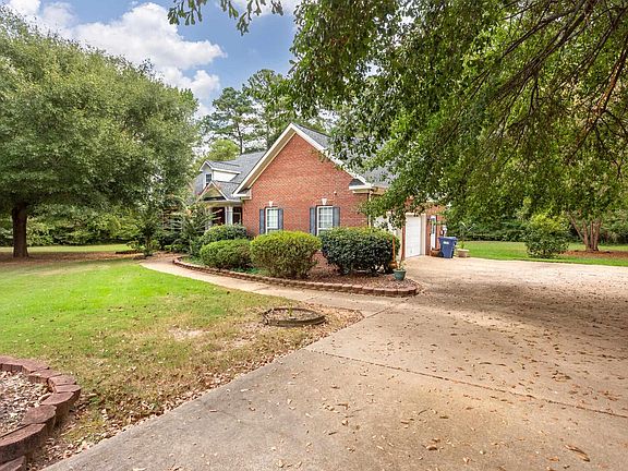 2nd image of 40 Manor Pl