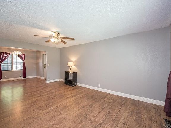 5th image of 704 N Joplin Ave