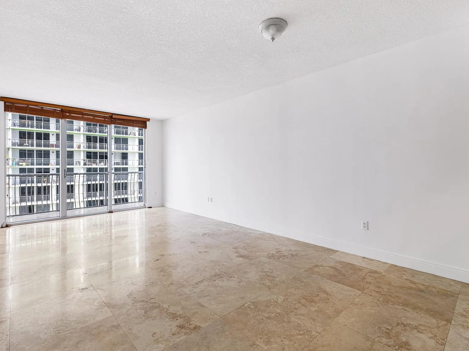 1 bed, 825 sqft, $2,600 — Photo 3